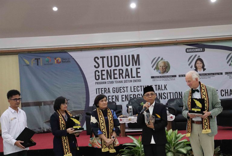 Studium Generale “Green Energy Transition & Climate Change” di ITERA hadirkan pakar dari ITB dan Delft University