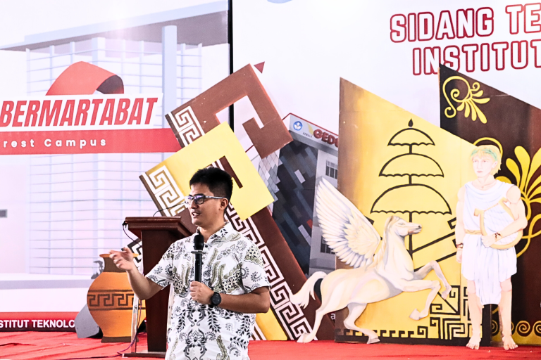 Membangun Semangat Mahasiswa Inovatif di Era Industri 4.0 dalam Pengenalan Fakultas Teknologi Industri pada PPLK 2025